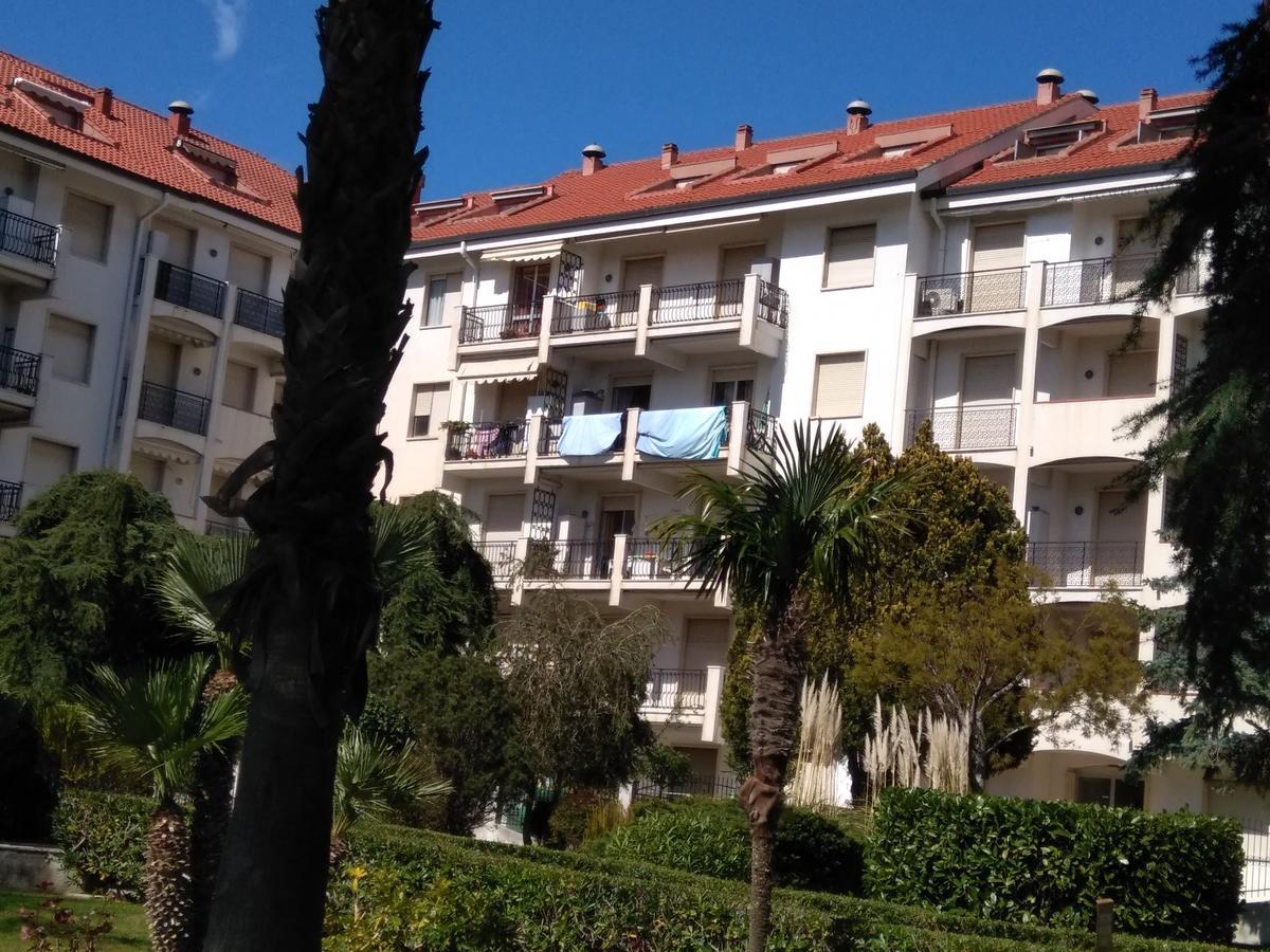Condominio Ariazzurra S. Bart. San Bartolomeo Al Mare Exterior foto